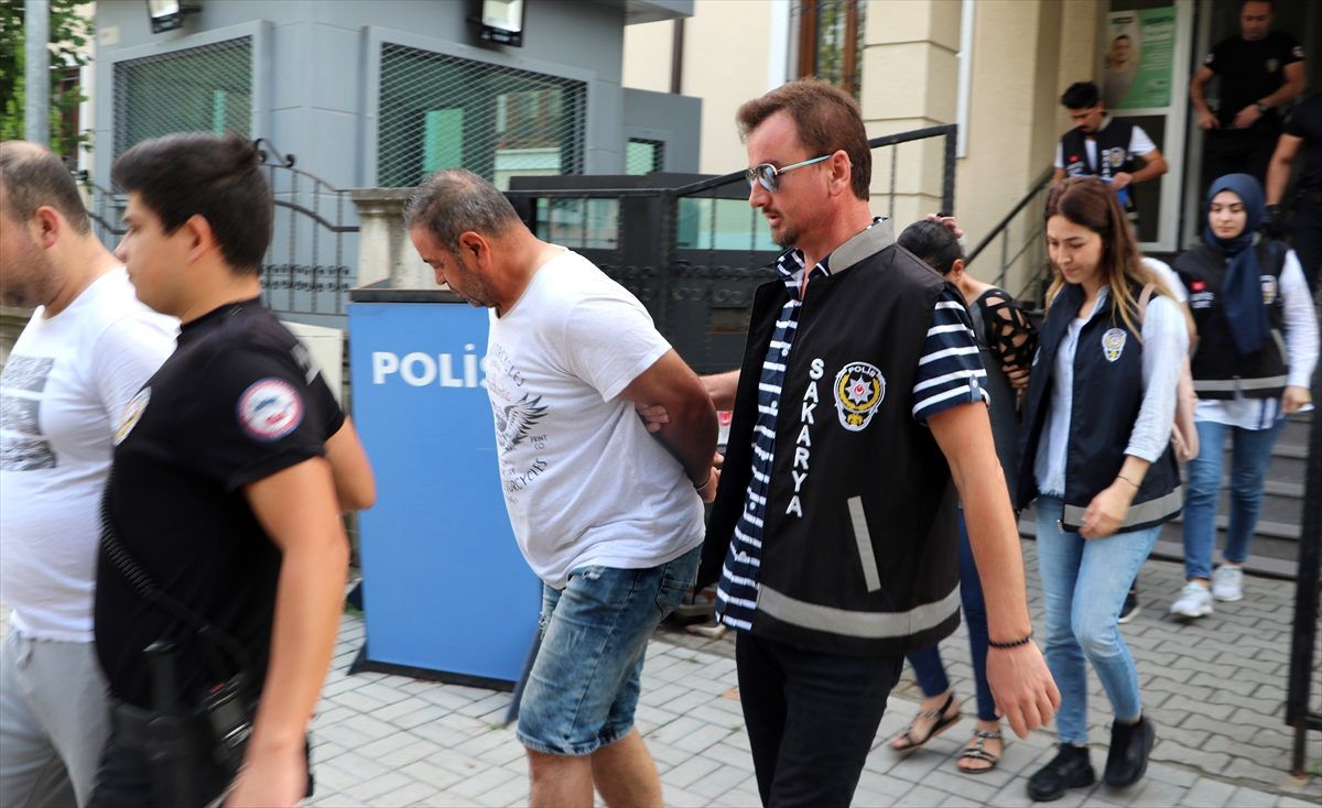 Dolandırıcılık iddiasıyla aranan 4 zanlının Denizli\'de yakalanması