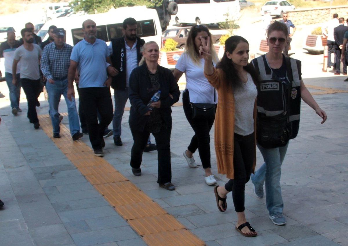 Elazığ\'da PKK/KCK operasyonu, HDP\'nin İl Eş Başkanı tutuklandı