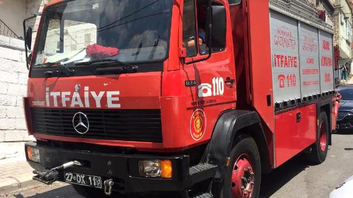 Evin 2\'nci katında zemin çöktü: 4 yaralı
