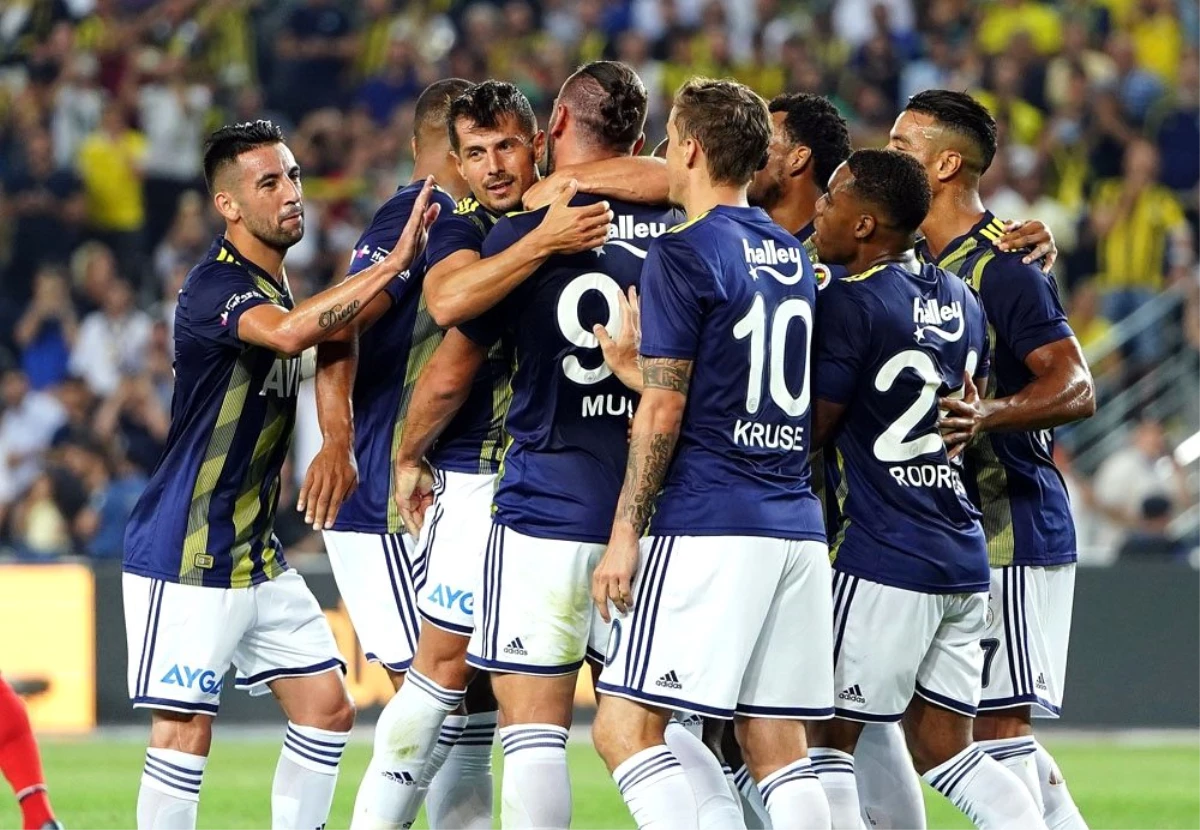 Fenerbahçe, Başakşehir\'e karşı 10\'a 9 üstün