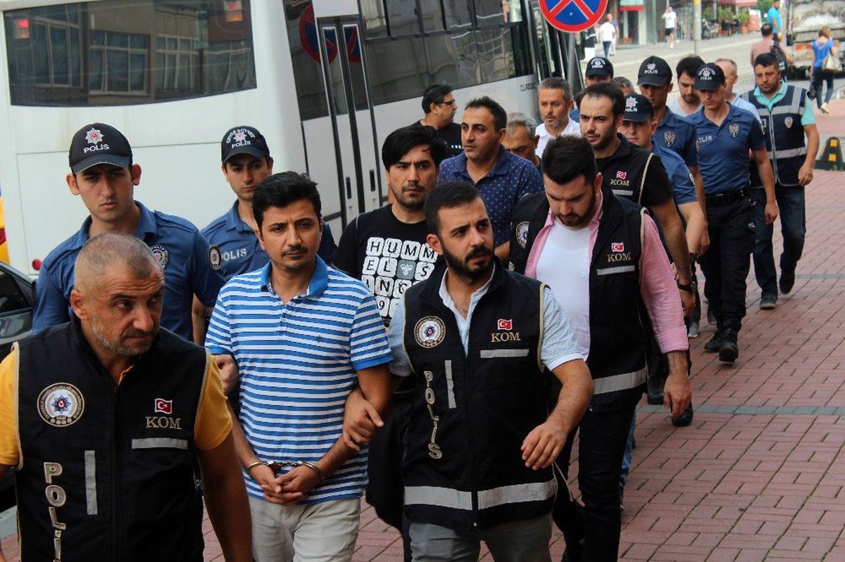 FETÖ operasyonunda gözaltına alınan 13 şüpheli adliyeye sevk edildi