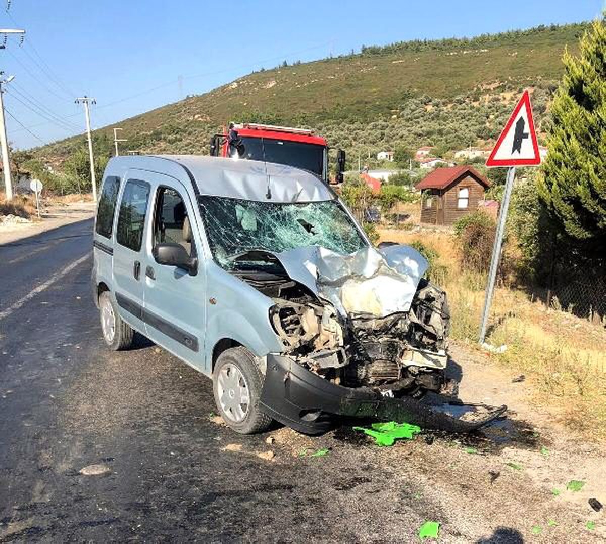 Hafif ticari araçla çarpışan motosikletli öldü
