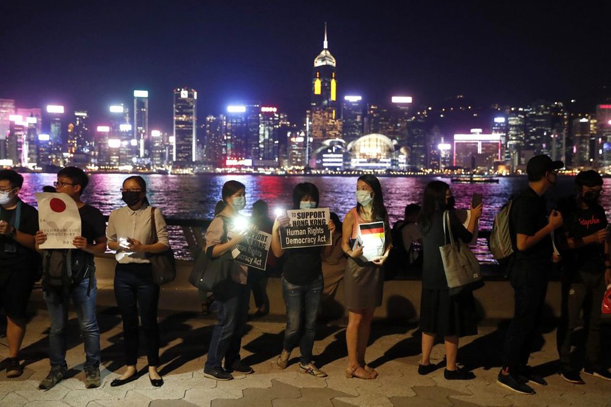 Hong Kong\'da Çin\'e karşı insan zinciri