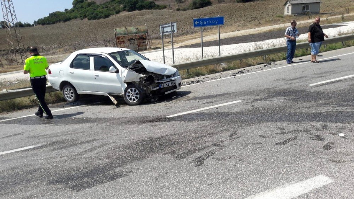 İki otomobil kafa kafaya çarpıştı: 6 yaralı