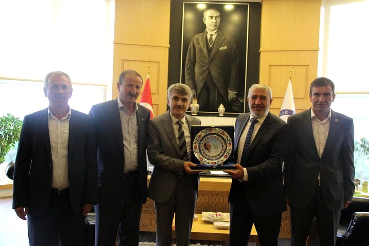İlçe Başkanı Var\'dan Rektör Uysal\'a ziyaret