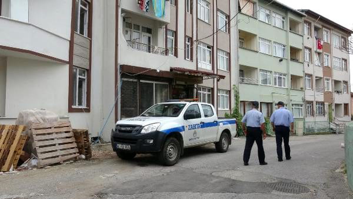 İzmit\'te çökme tehlikesi bulunan 2 binanın yapısı inceleniyor