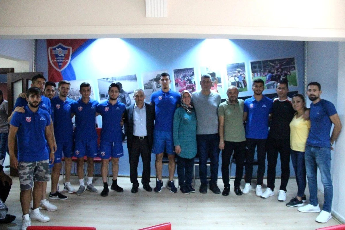 Karabükspor\'da 8 alt yapı oyuncusu profesyonel oldu
