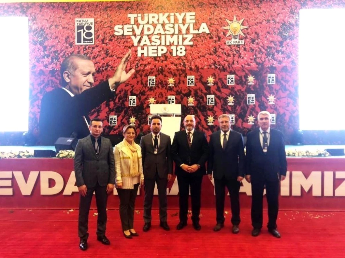 "Karanlığa mahkûm etmeye çalışanlara inat Türkiye aydınlık geleceğine yürüyor"