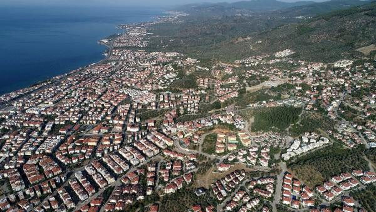 Kaz Dağı eteklerindeki Edremit Körfezi betonlaşıyor