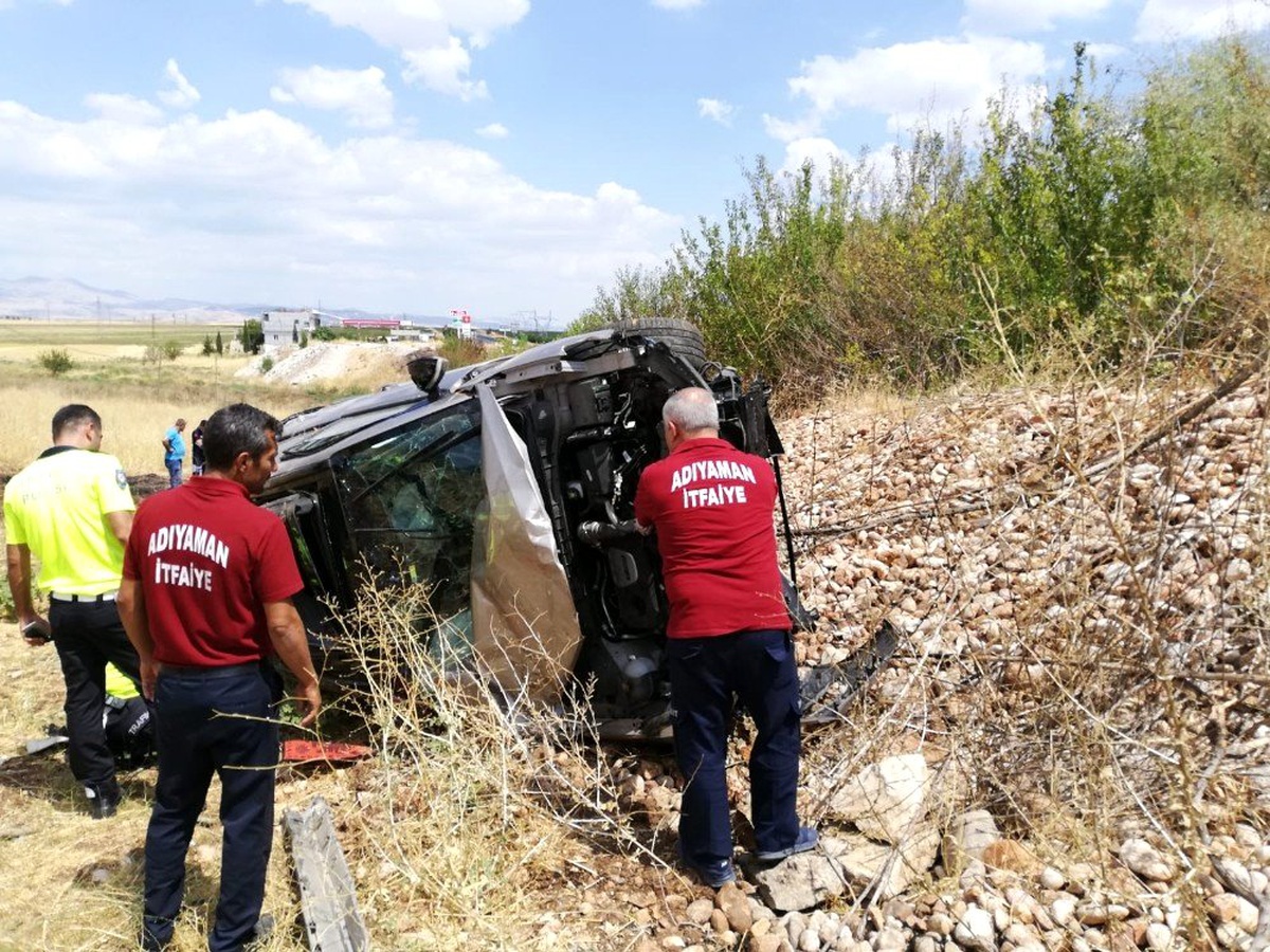Kaza yapan araçtan fırlayan kadın öldü