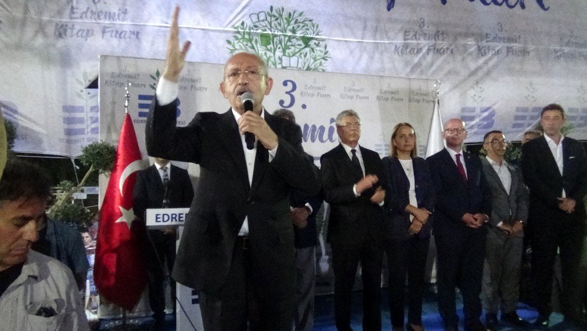 Kılıçdaroğlu, Burhaniye Kültür, Sanat Festivali ve 3 Edremit Kitap Fuarı\'na katıldı