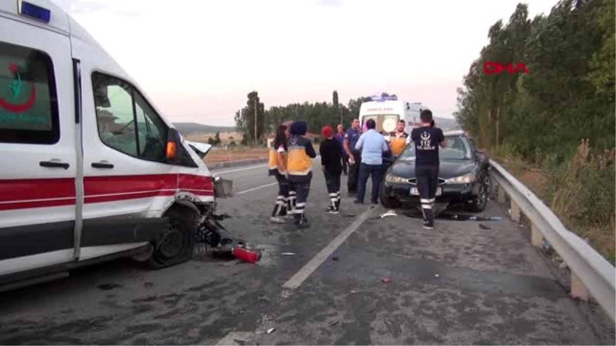 KÜTAHYA Ambulansında karıştığı zincirleme kazada 3 kişi öldü, 4 yaralı