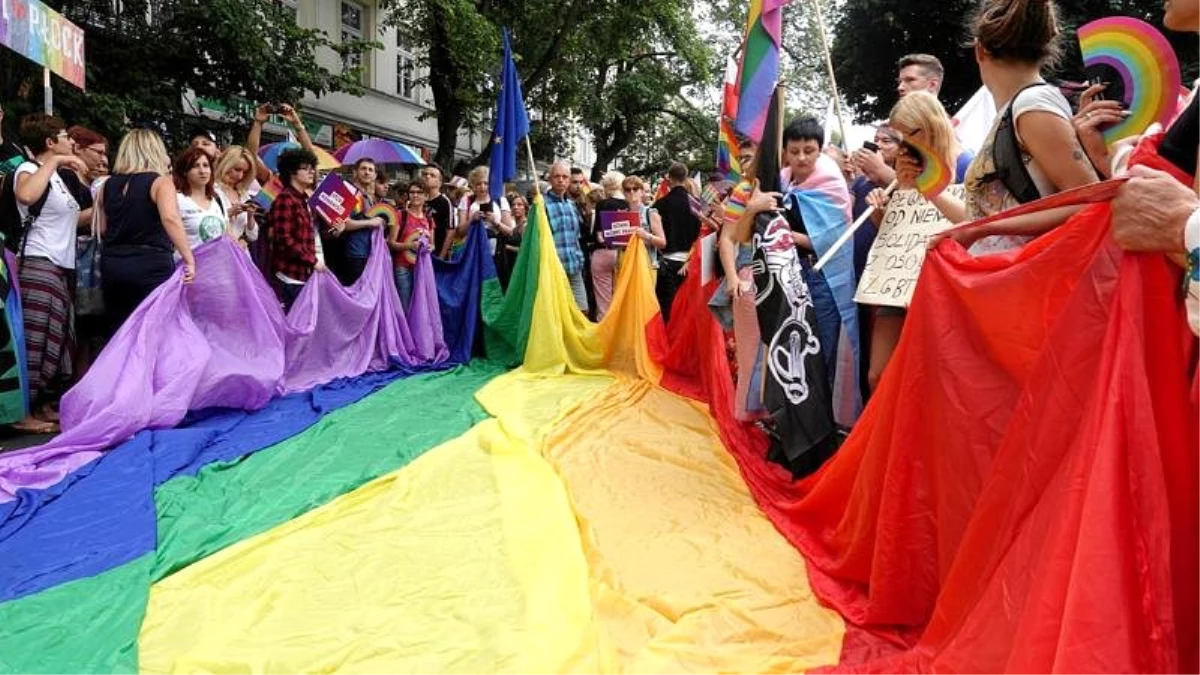 LGBTİ+ bireyler için alternatif olimpiyatlar Heybeliada\'da başladı