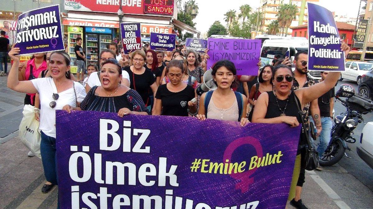 Mersin\'de Emine Bulut cinayeti protestosu