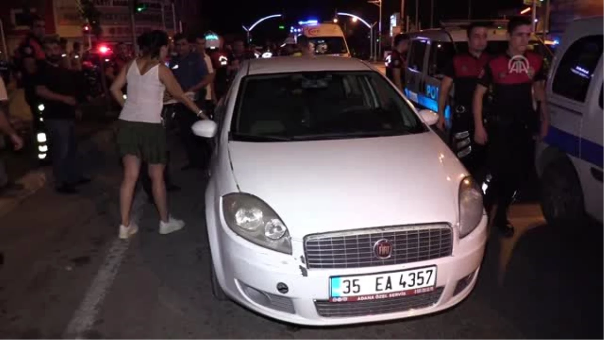 Otomobil ile polis motosikleti çarpıştı