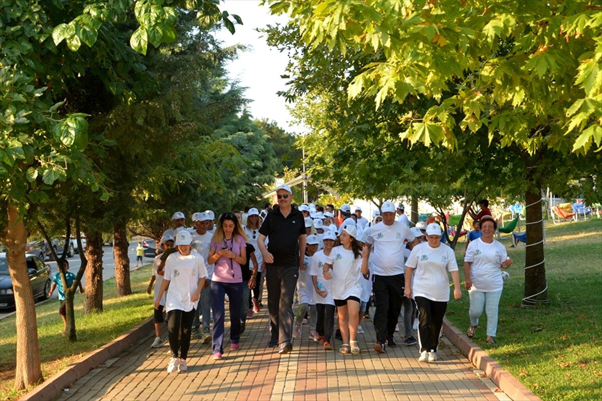 Sağlıklı yaşam için günde 10 bin adım atıyorlar