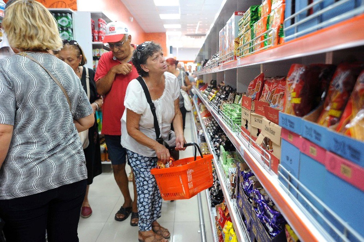 Seferihisar\'ın en ucuz marketi açıldı