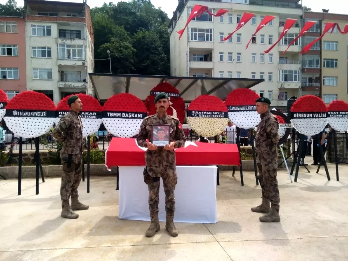 Şehit Özel Harekat polisi son yolculuğuna uğurlandı