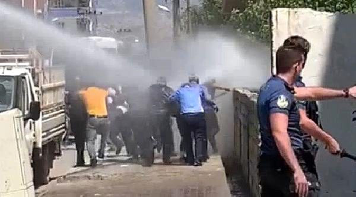 Silopi\'de, çevik kuvvet eşliğinde elektrik panoları kuruldu (2)