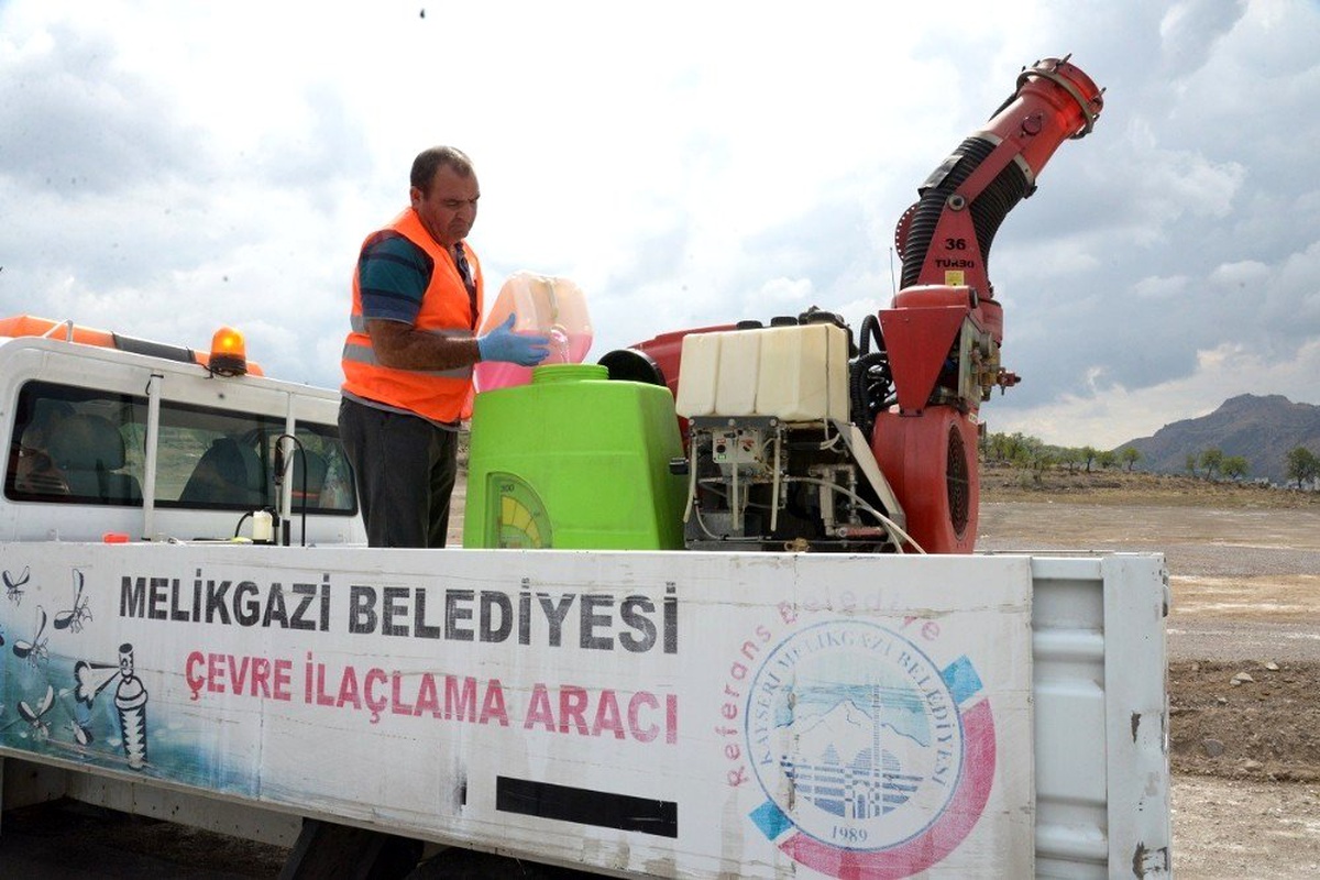 Temizlenen kurban kesim yerlerine gül suyu serpildi