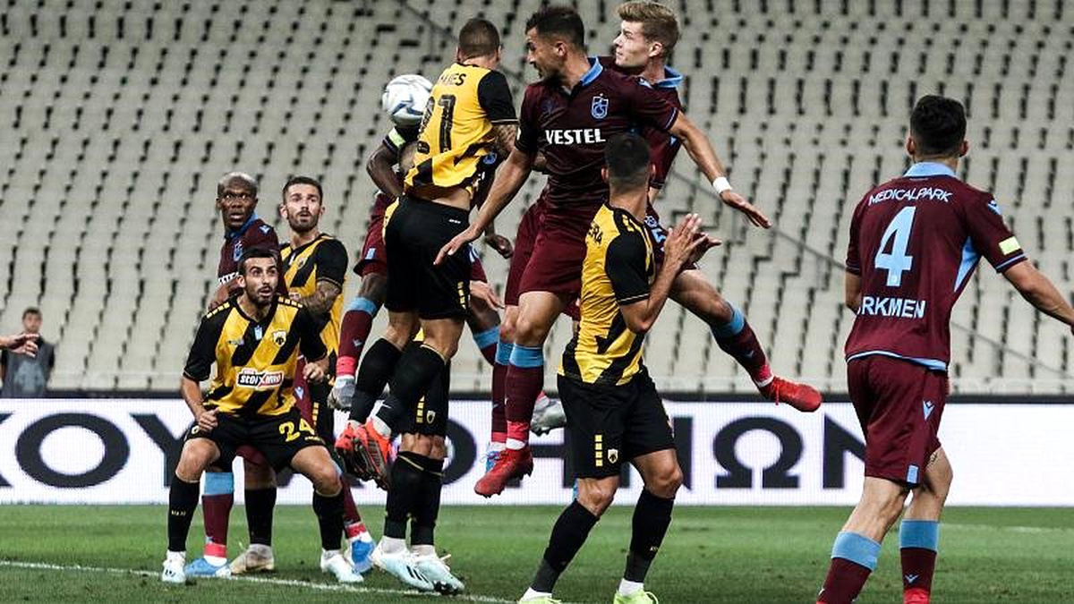 Trabzonspor, Yunanistan\'ın AEK takımını deplasmanda 3-1 yenerek tur için avantaj yakaladı