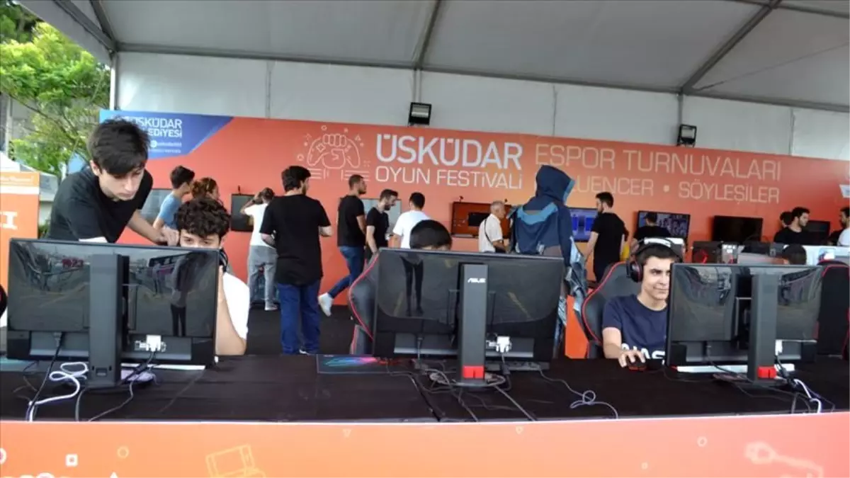 Üsküdar\'da binlerce kişi E-spor festivalinde buluştu