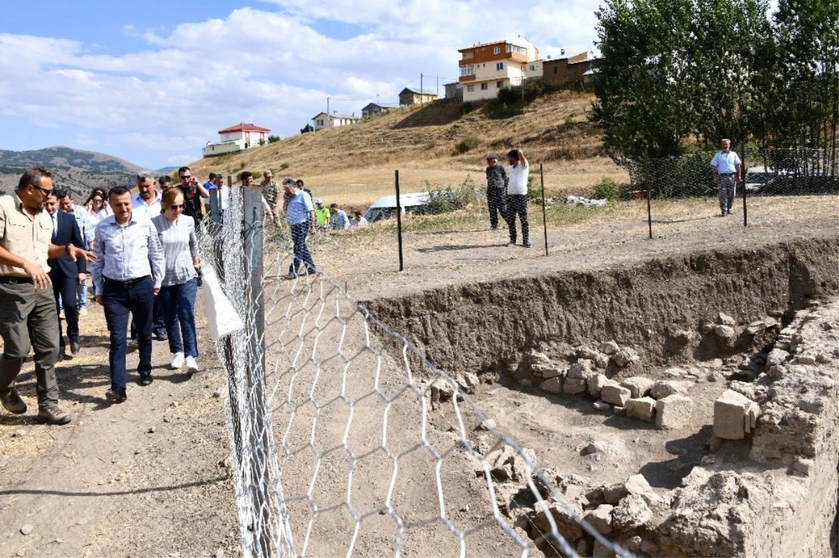 Vali Taşbilek Satala Antik Kentindeki kazı çalışmasını inceledi