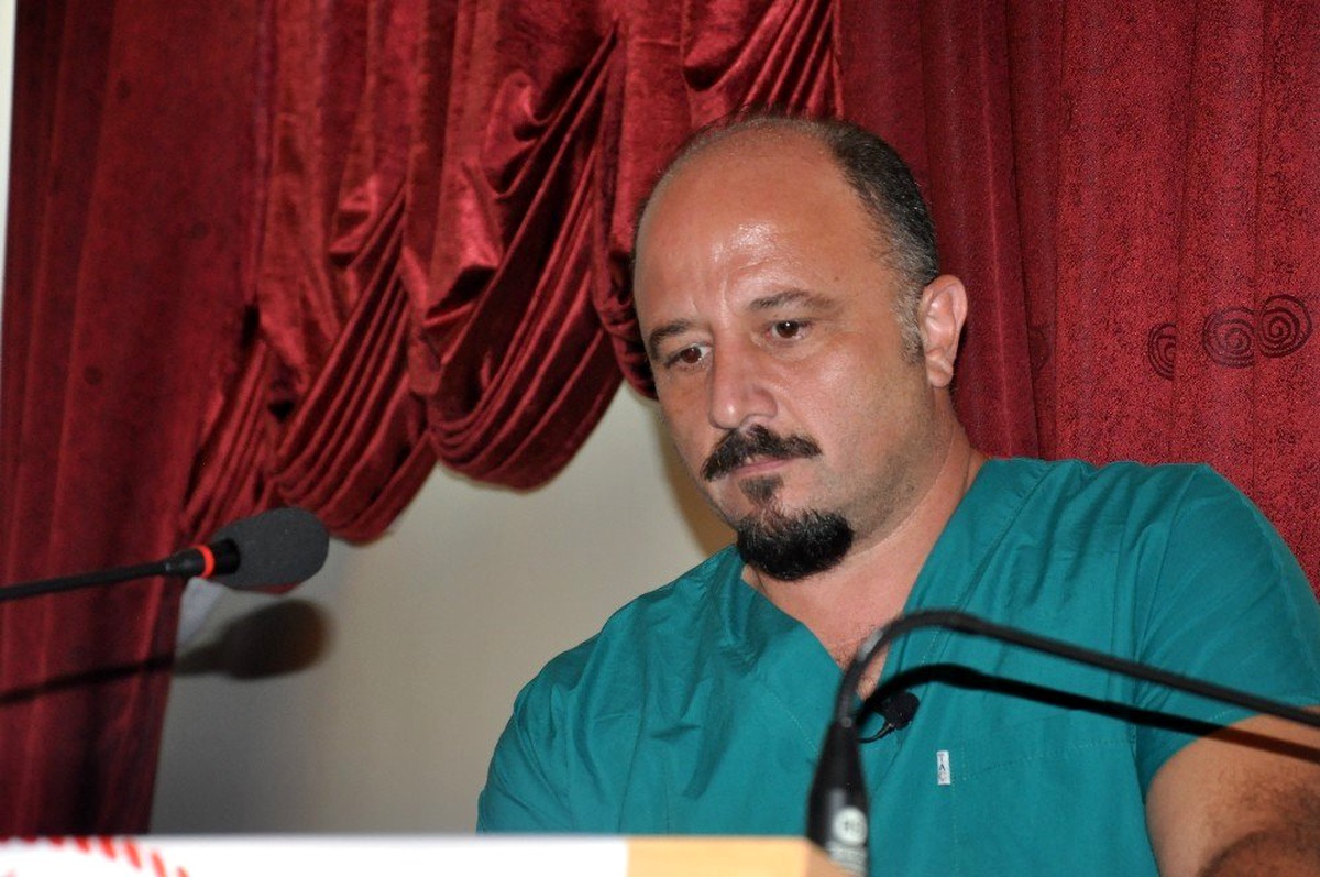 Veteriner Hekim Deniz Eteke; "Erkek çocuklarımızın memeleri çıkmaya başladı"