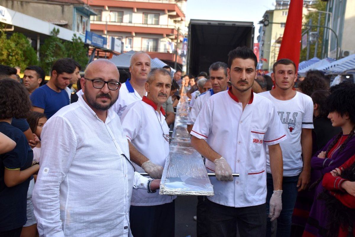 Aydın\'da 9 metre 17 santim uzunluğunda pide