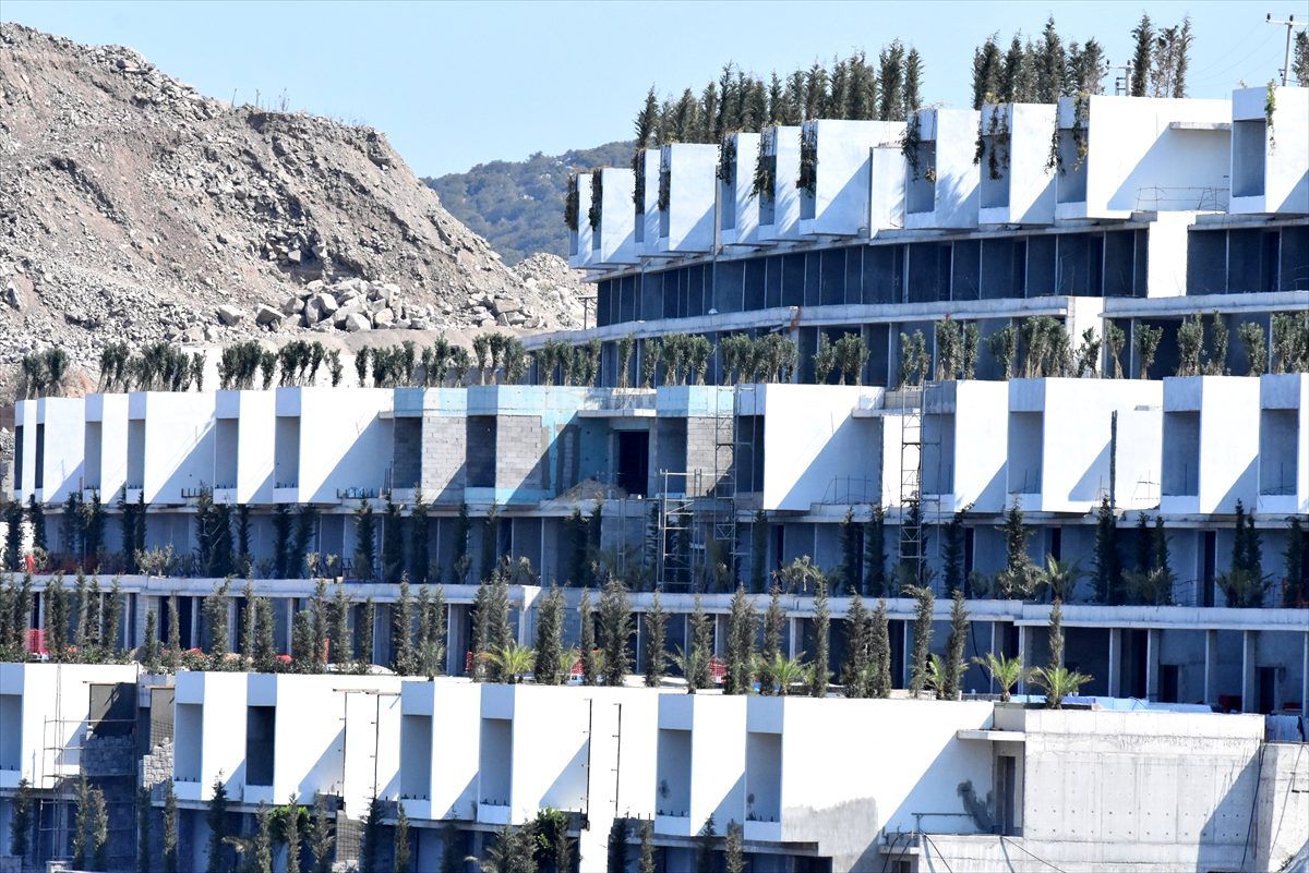 Bodrum\'da imara aykırılıklar olan rezidans ve villa inşaatında yıkım