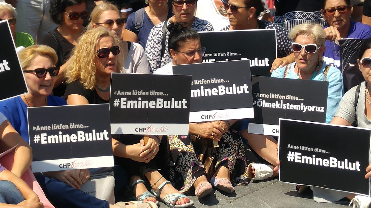 Bursa\'da CHP\'li kadınlardan oturma eylemi