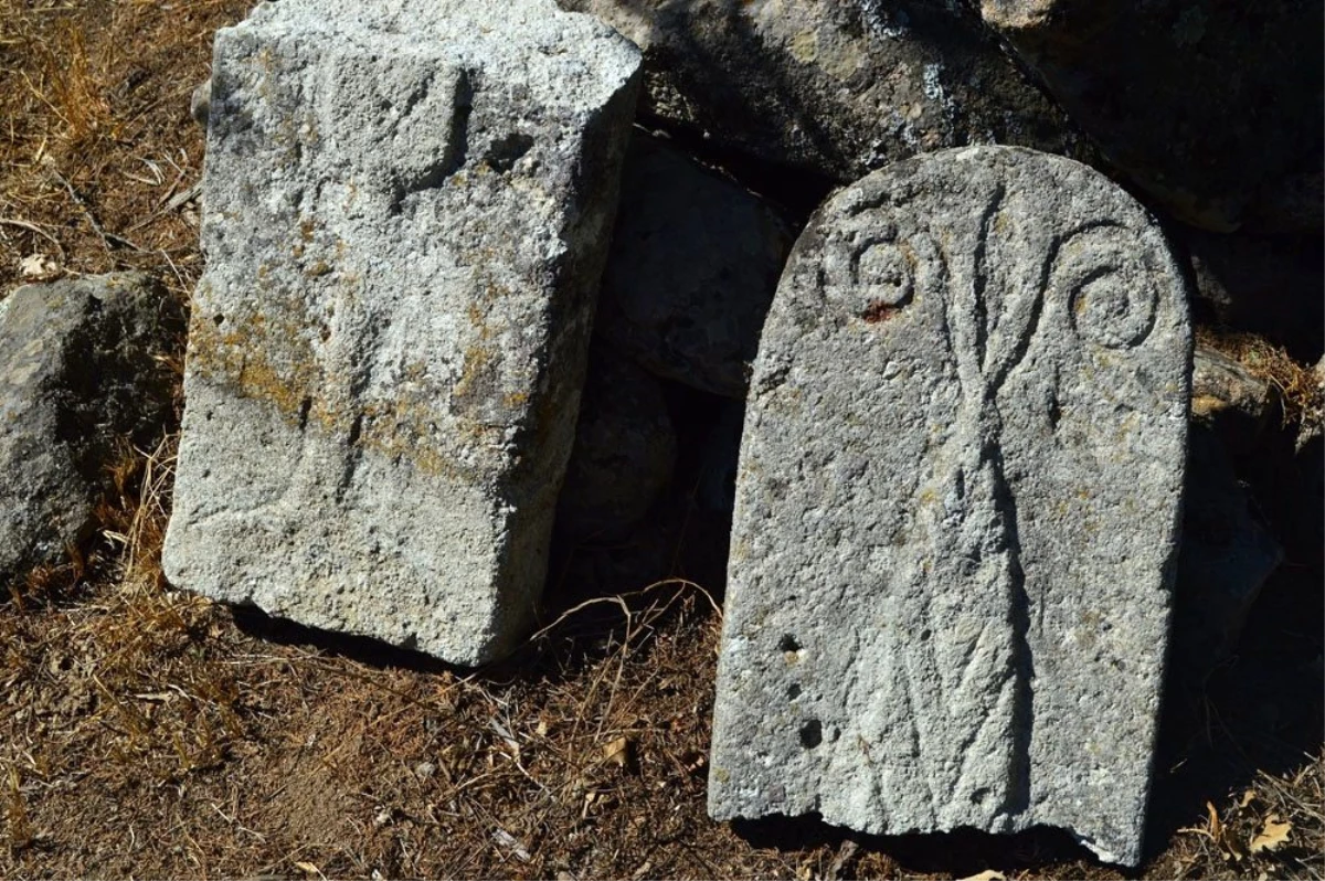 Bursa\'da yüzlerce yıllık koç başlı mezar taşı bulundu
