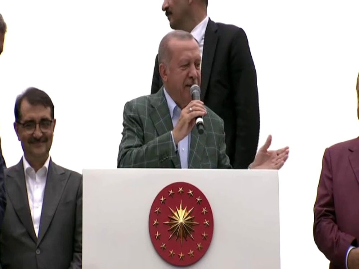 Cumhurbaşkanı Erdoğan: "Doğu Akdeniz\'de Türkiye yokmuş, eline dilini dursun"