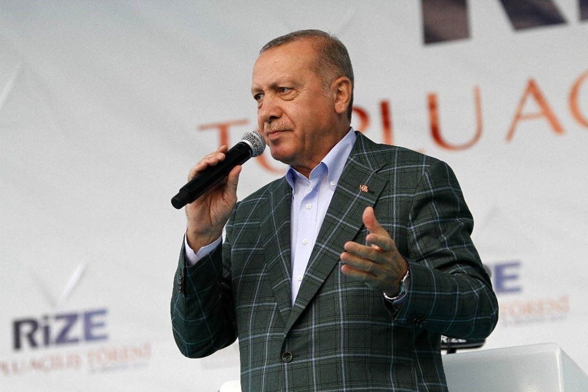 Cumhurbaşkanı Erdoğan: "İstanbul\'u sel bastı, beyefendi tatilde"