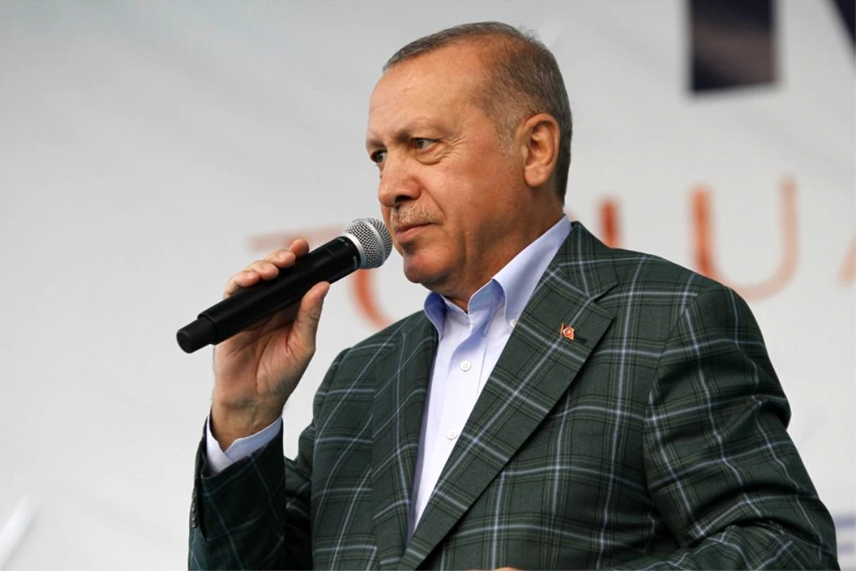 Cumhurbaşkanı Erdoğan: "İstanbul\'u sel bastı, beyefendi tatilde"
