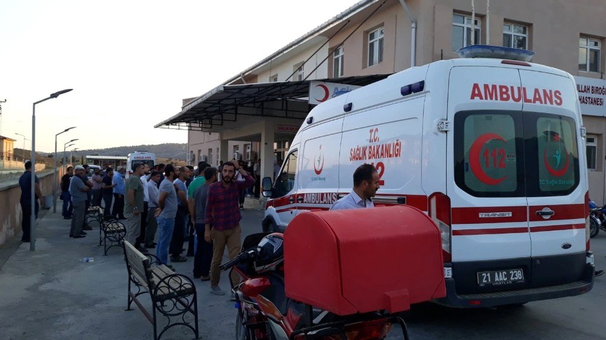 Diyarbakır\'da trafik kazası: 1 ölü, 2\'si ağır 6 yaralı