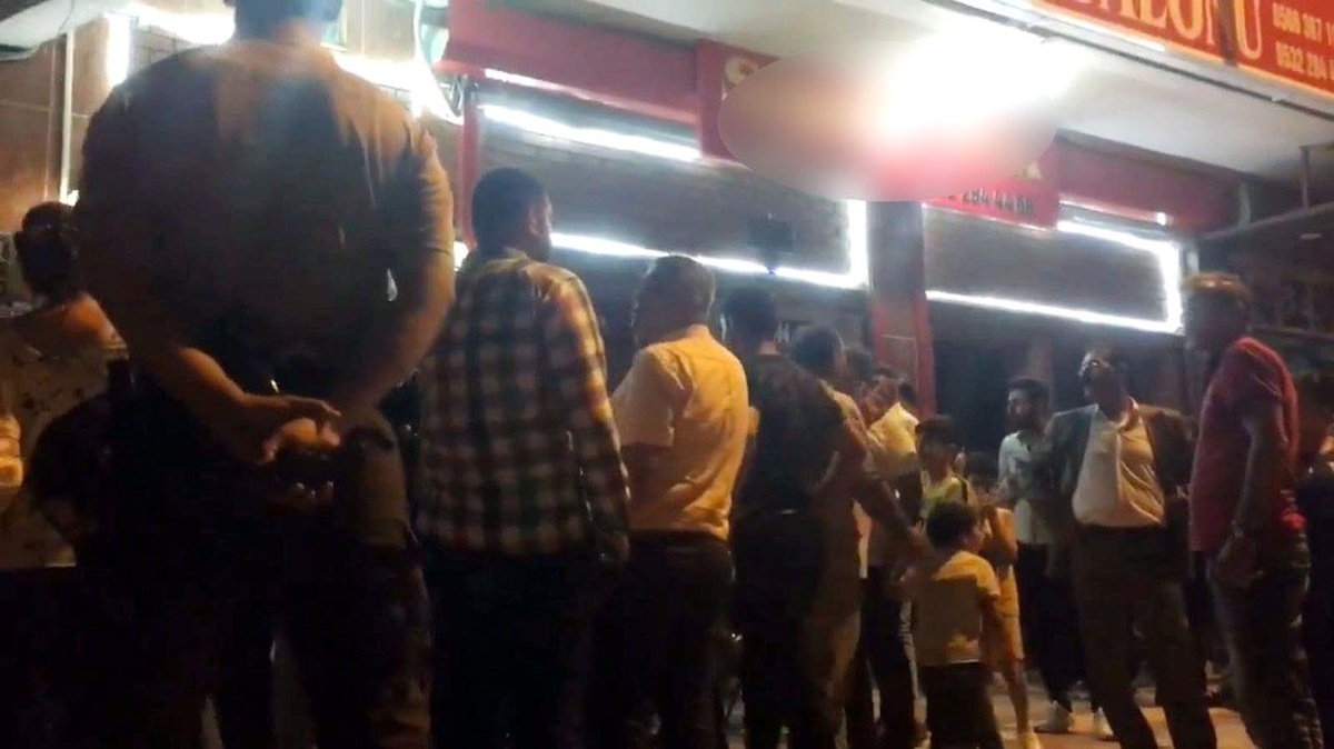 Düğünde \'çok oynadınız\' kavgası sokağa taştı