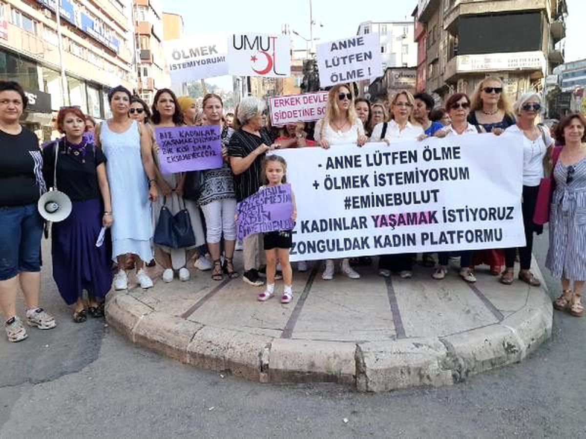 Emine bulut için oturma eylemi (2)