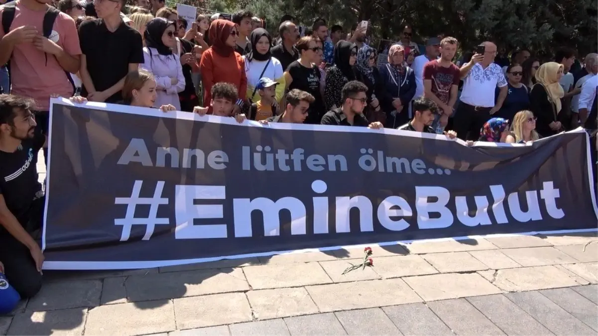 Emine Bulut\'un öldürüldüğü yerde \'idam\' istediler