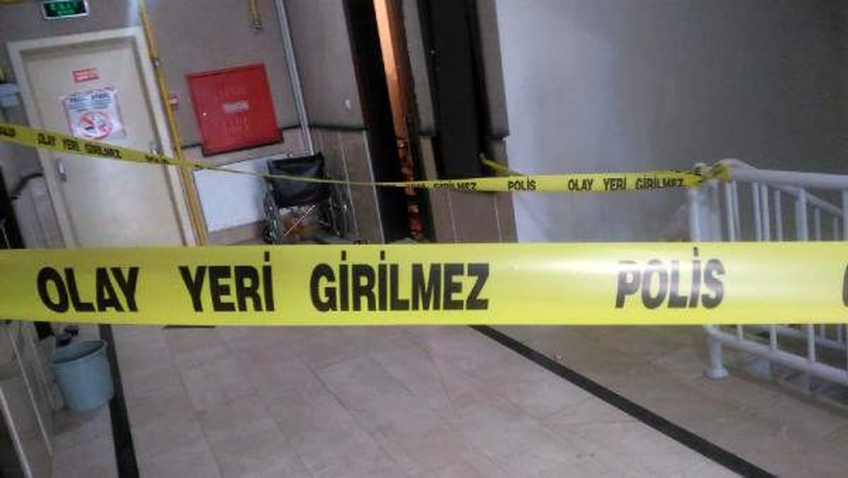Eşi ve kızını tabancayla öldürüp, polise teslim oldu