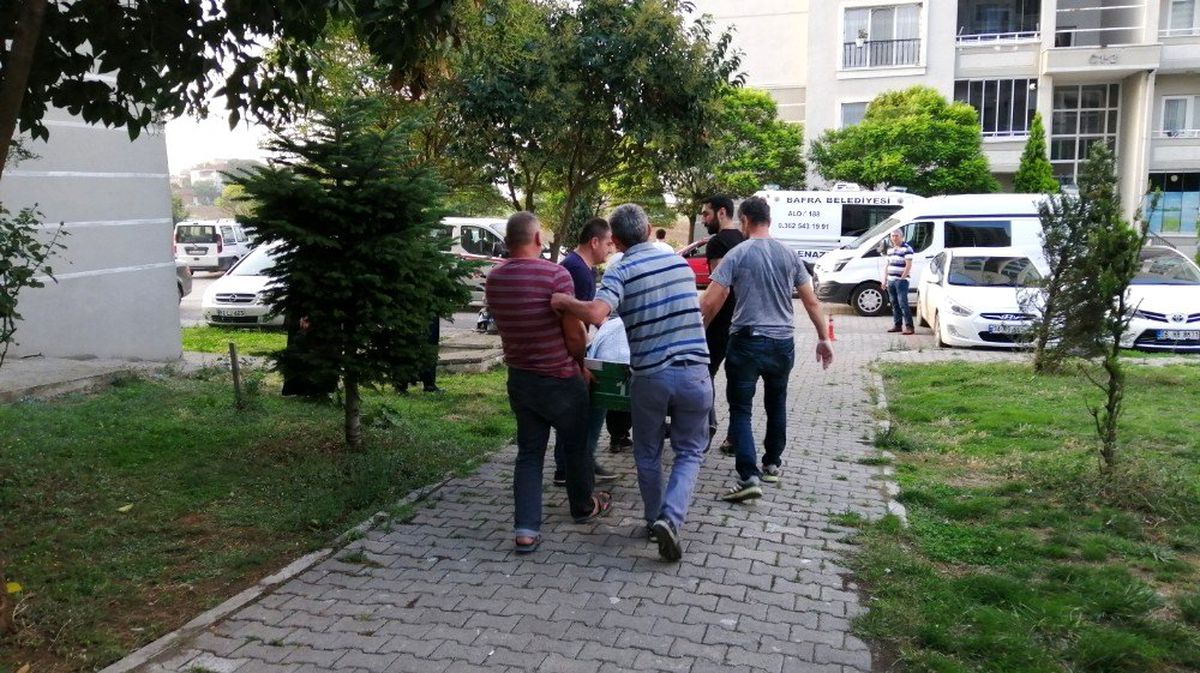 Eşini ve kızını öldürdü