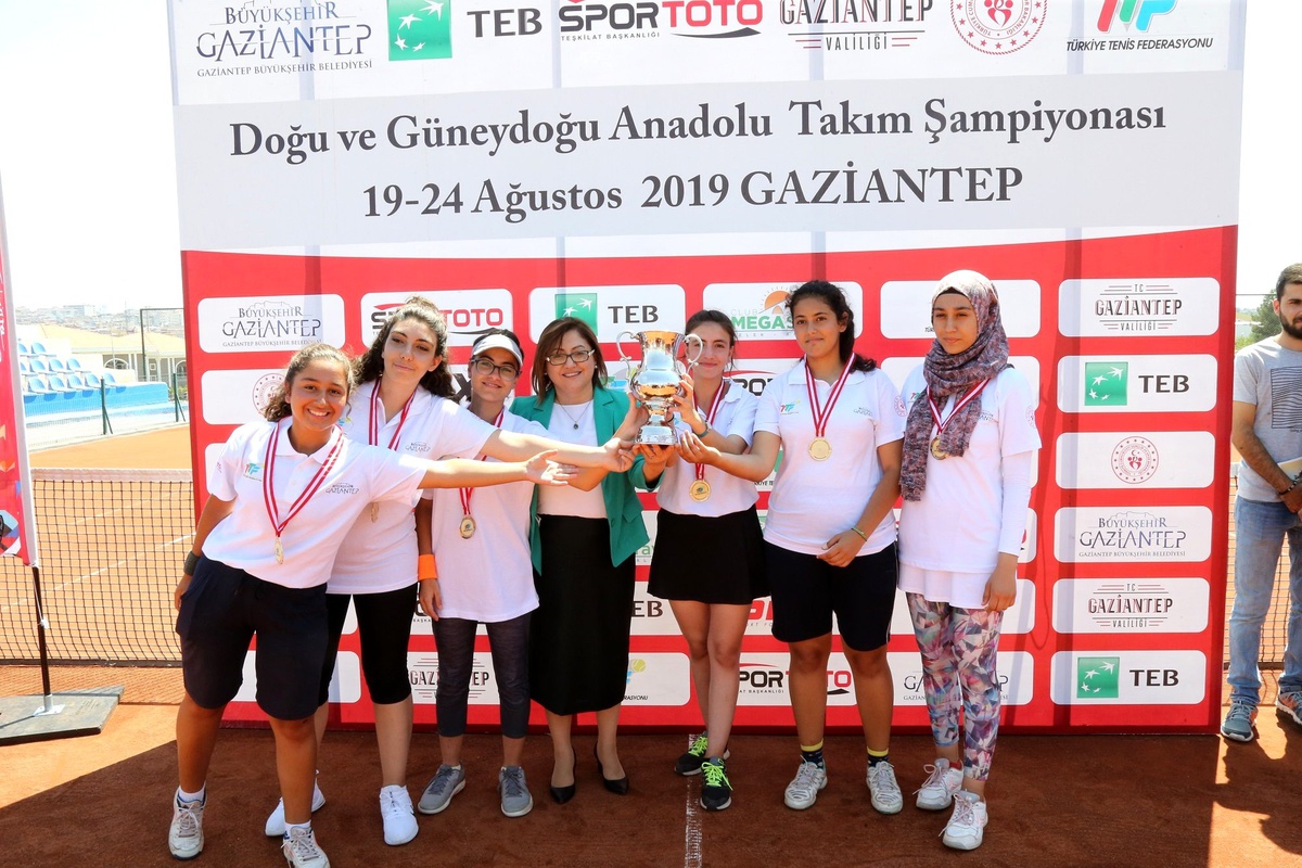 Gaziantep Büyükşehir Belediyesi\'yle Türkiye Tenis Federasyonu birinci oldu