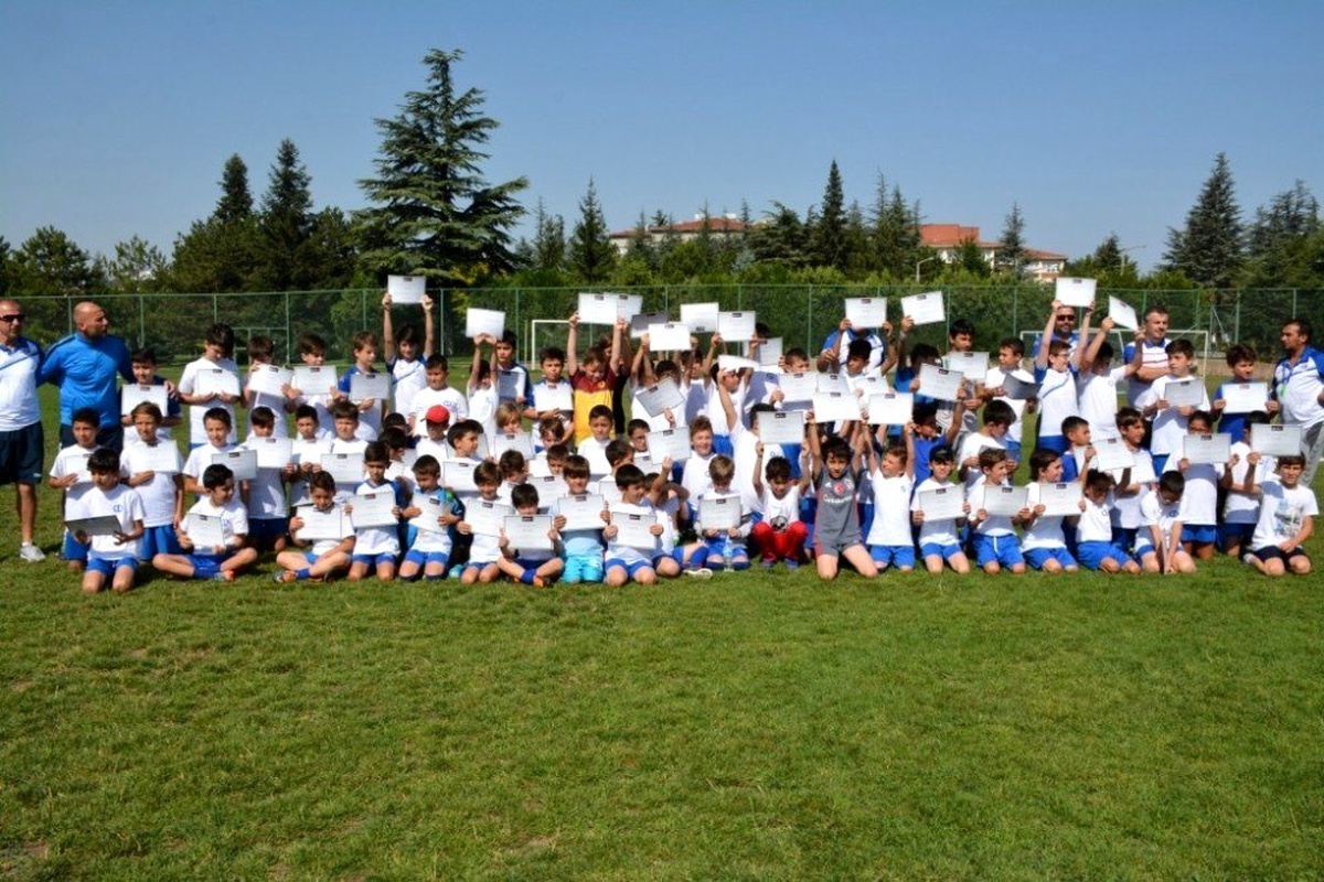Geleceğin futbolcu adayları mezun oldu