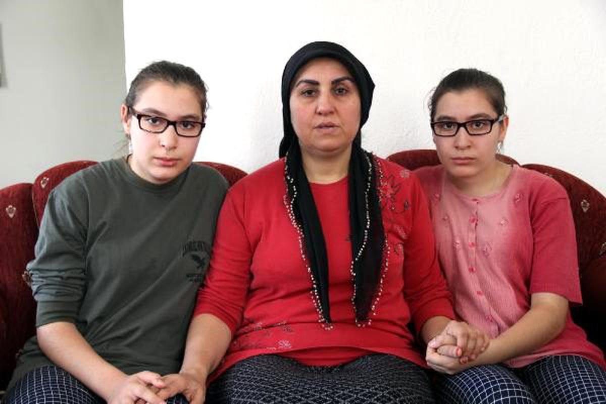 Görme yetilerini kaybeden ikizlerin umudu kök hücre ameliyatı