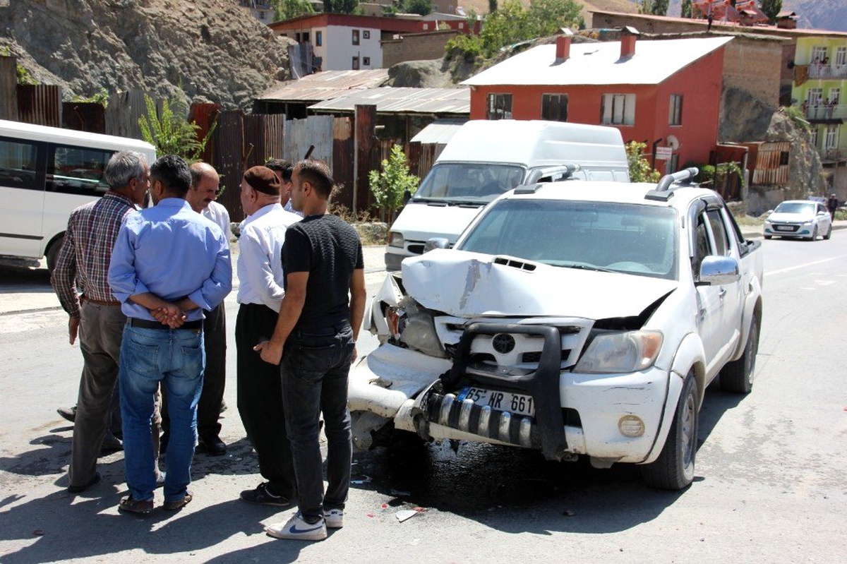 Hakkari\'de trafik kazası: 1 kişi yaralandı