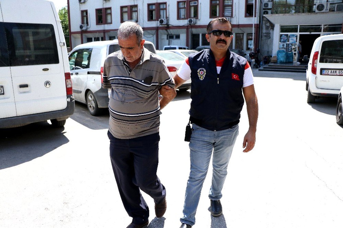 Hasta gibi hastaneye gidip, yaşlılara yankesicilik yaptılar