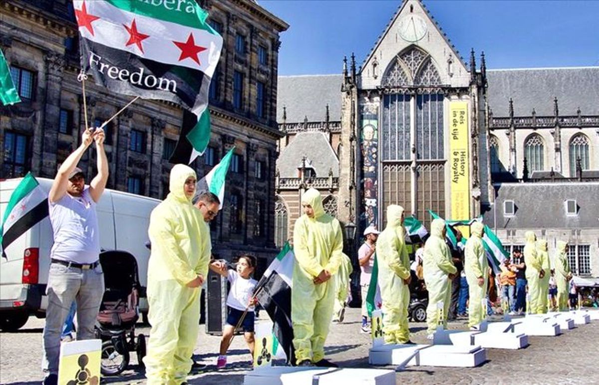 Hollanda\'da Suriye için dayanışma gösterisi