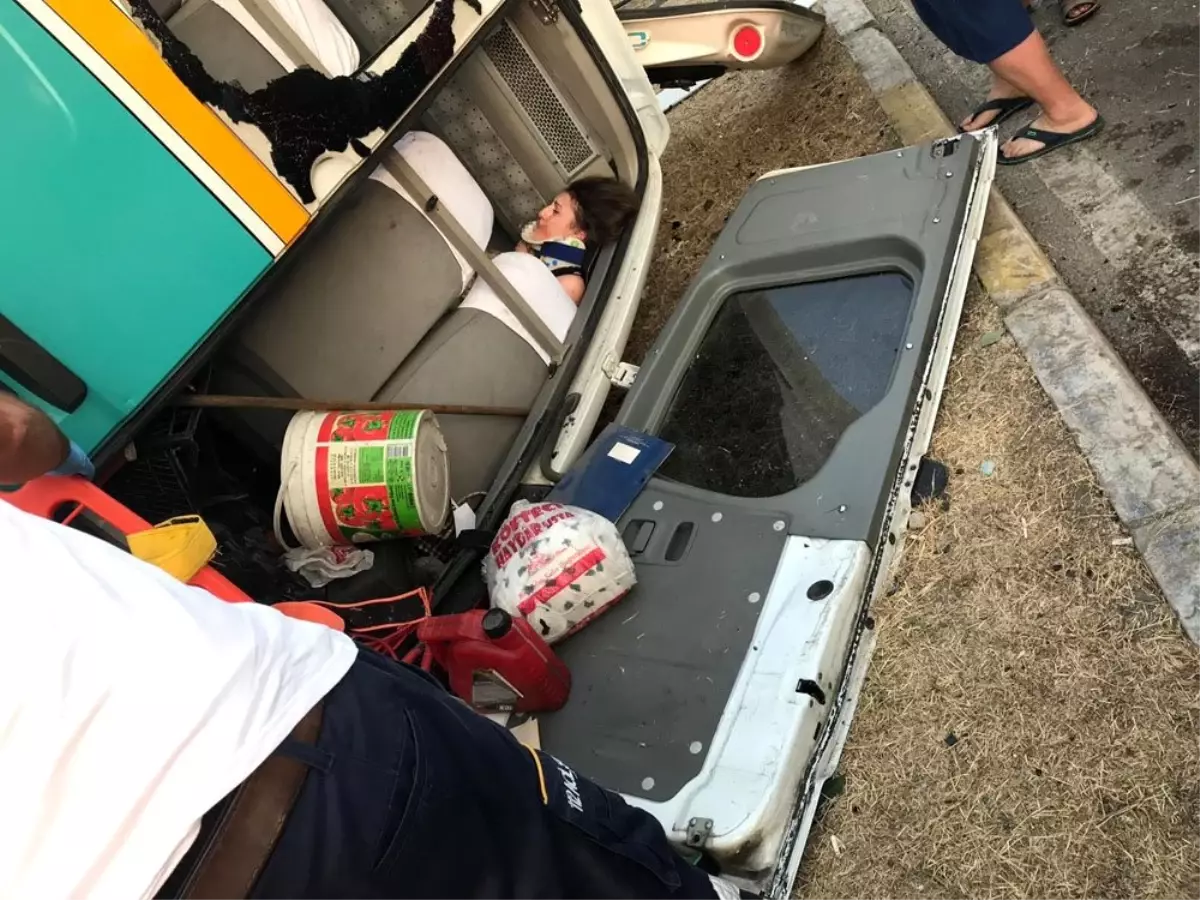 İzmir\'de feci kaza: 1 ölü, 8 yaralı