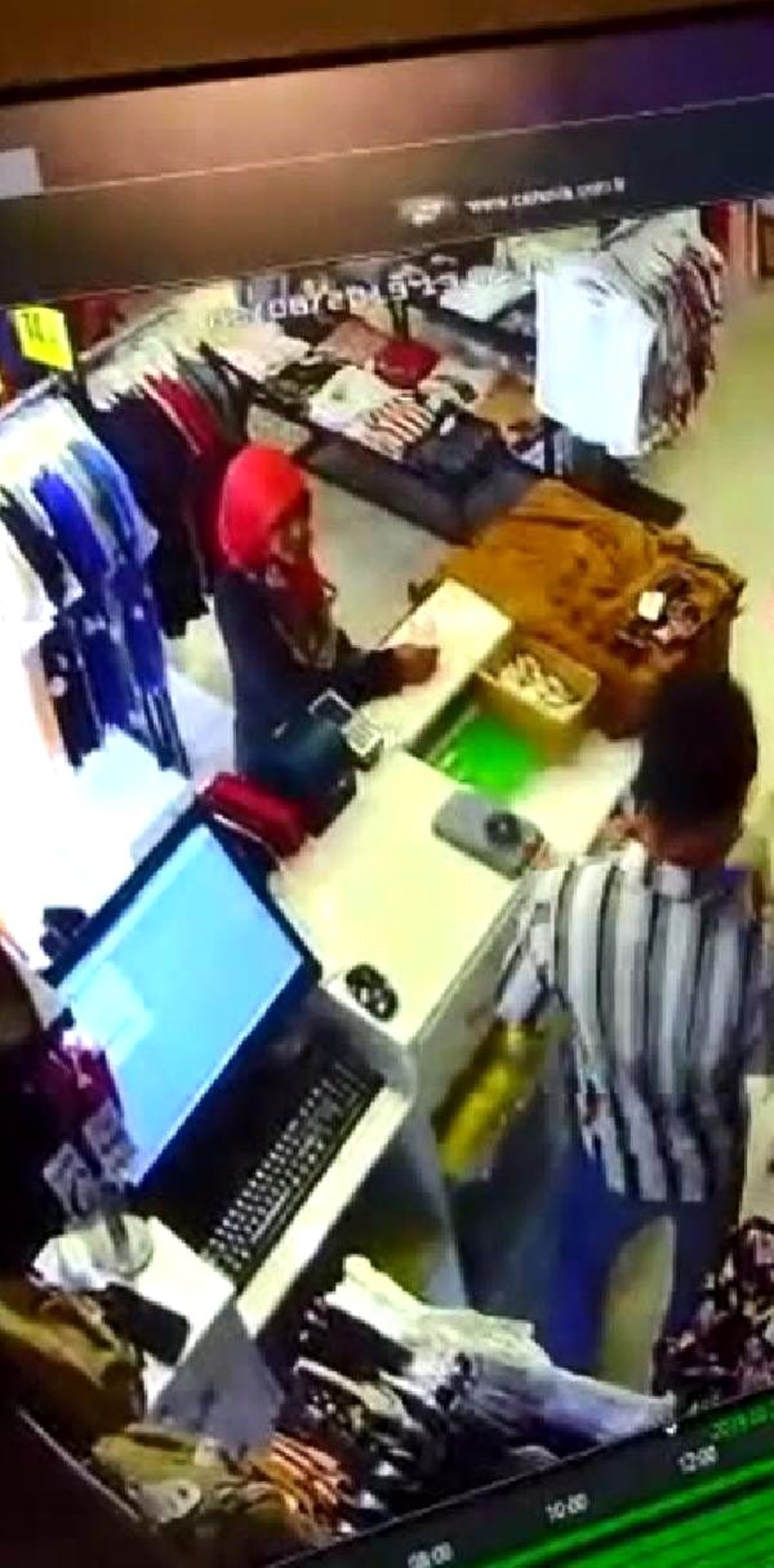Mağaza sahibini dolandırmaya çalışan 2 kadın tutuklandı