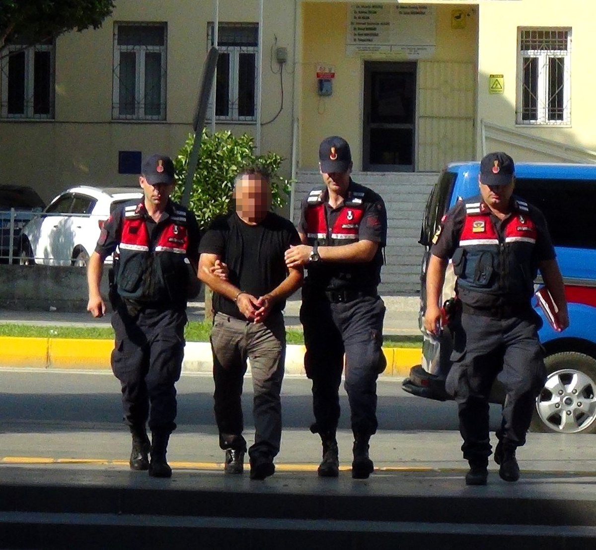 Manavgat\'ta 48 yaşındaki marketçi, 13 yaşındaki kıza tacizde bulundu
